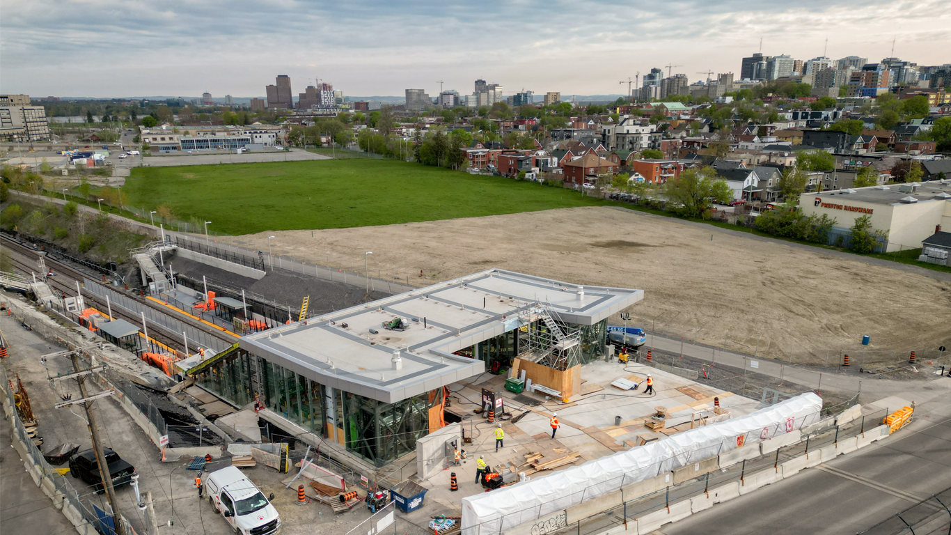 Bird's-eye view of an O-Train Extension station under construction