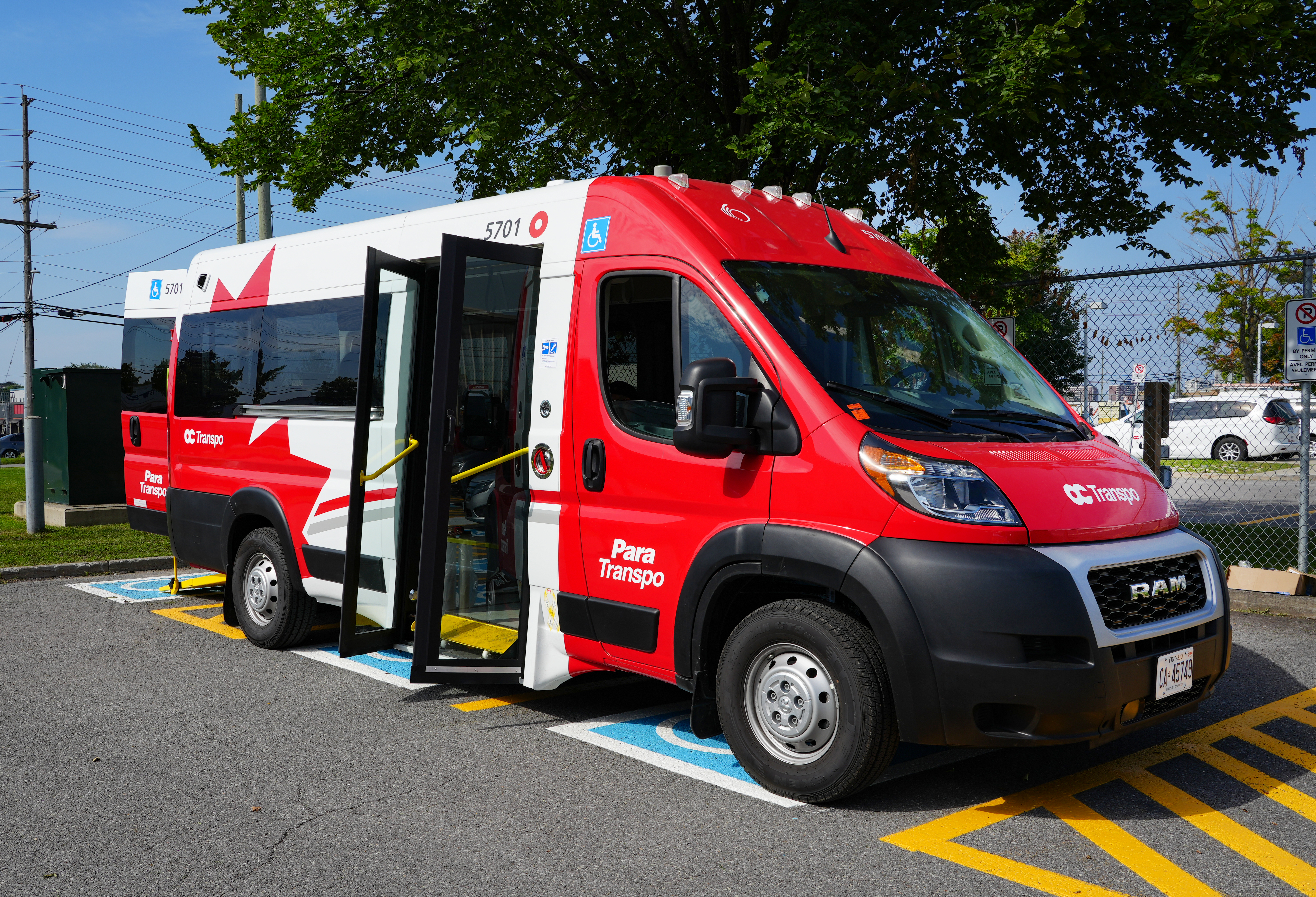 Image - Le premier minibus du projet pilote de Para Transpo est arrivé!